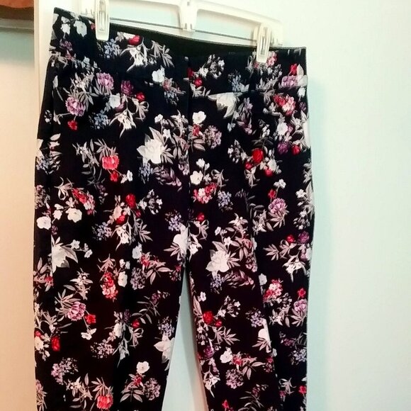 👖🌸💐LANE BRYANT Allie Ruffle Hem Floral Ankle Pants | Size 14 - Picture 9 of 10